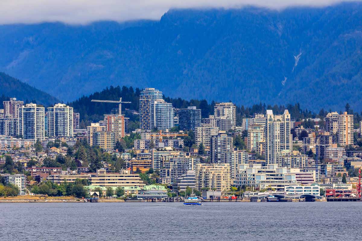 vancouver with grouse mountain in background