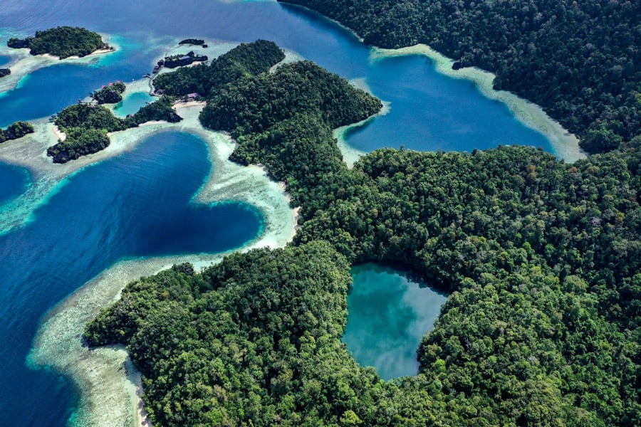 Teluk Cinta drone picture in Labengki Island