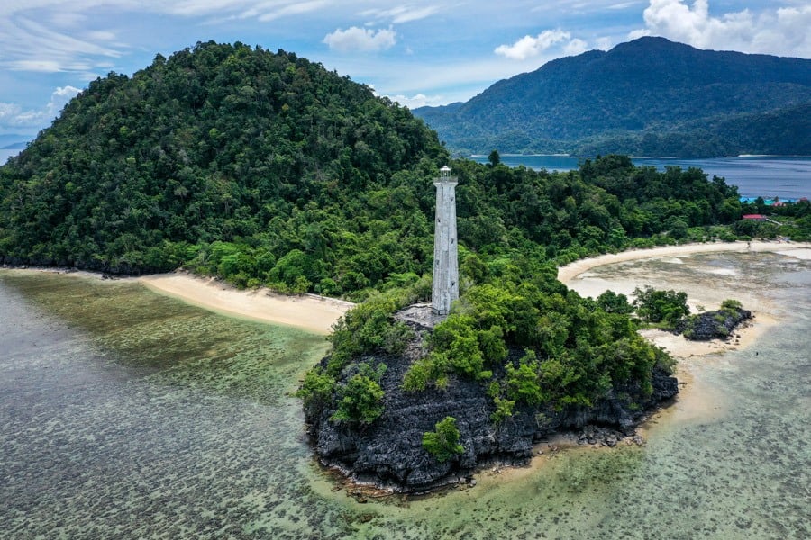 Labengki Kecil lighthouse drone picture