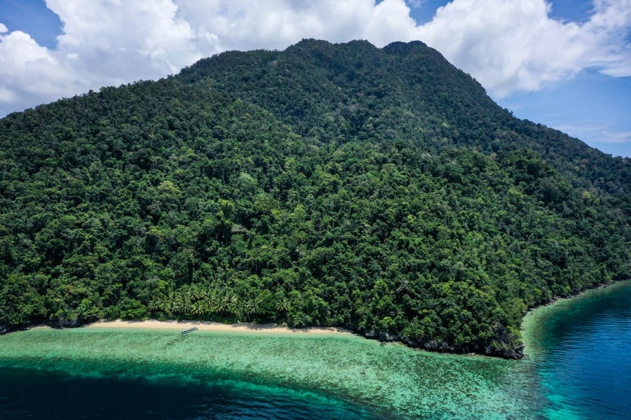 Pulau Labengki drone picture in Sulawesi