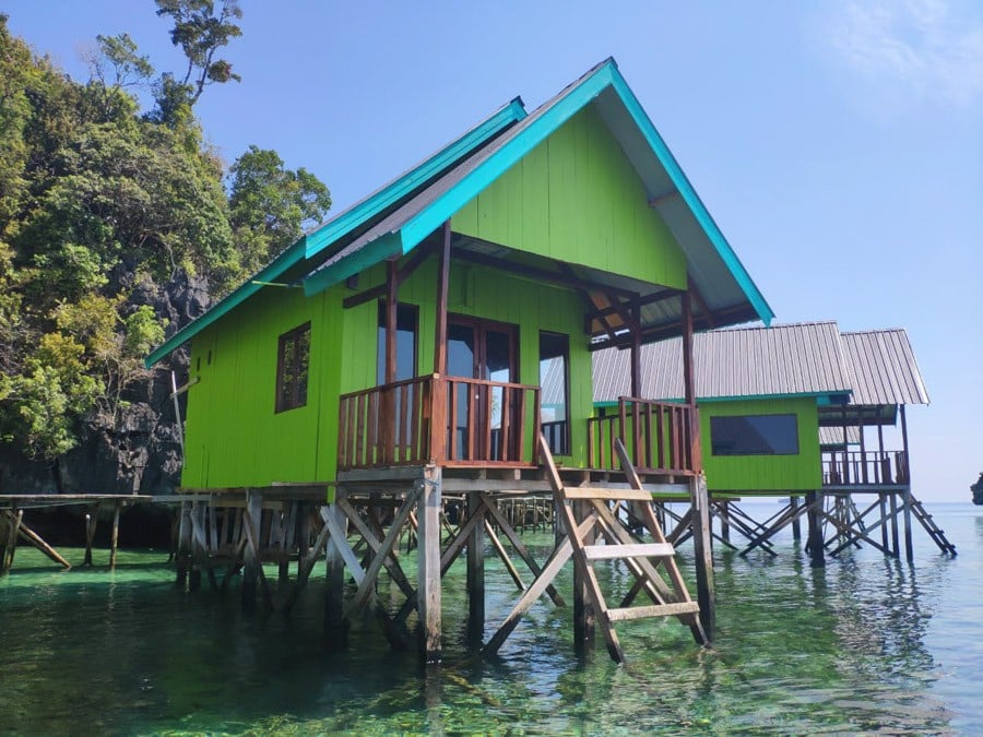 Labengki Nirwana Resort villa bungalow