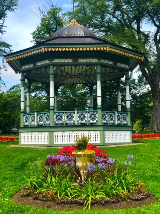 Canada_Novascotia_halifax-gardens-bandstand-flowers