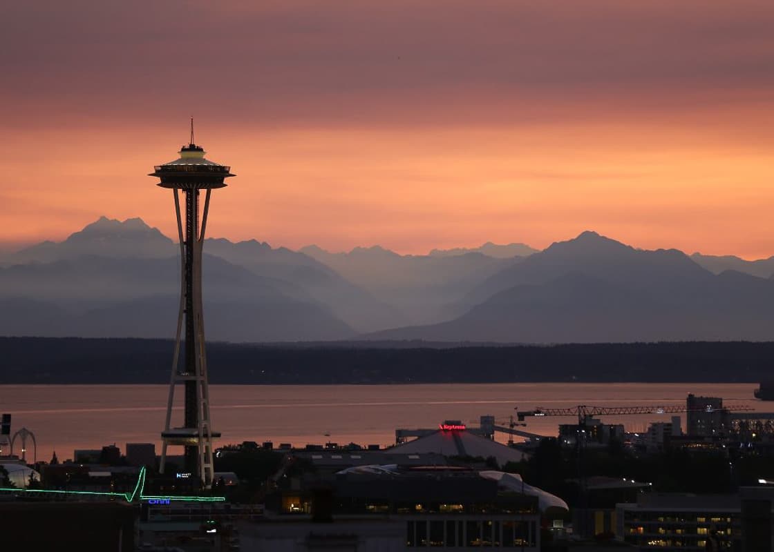 seattle-sunsets with space needle